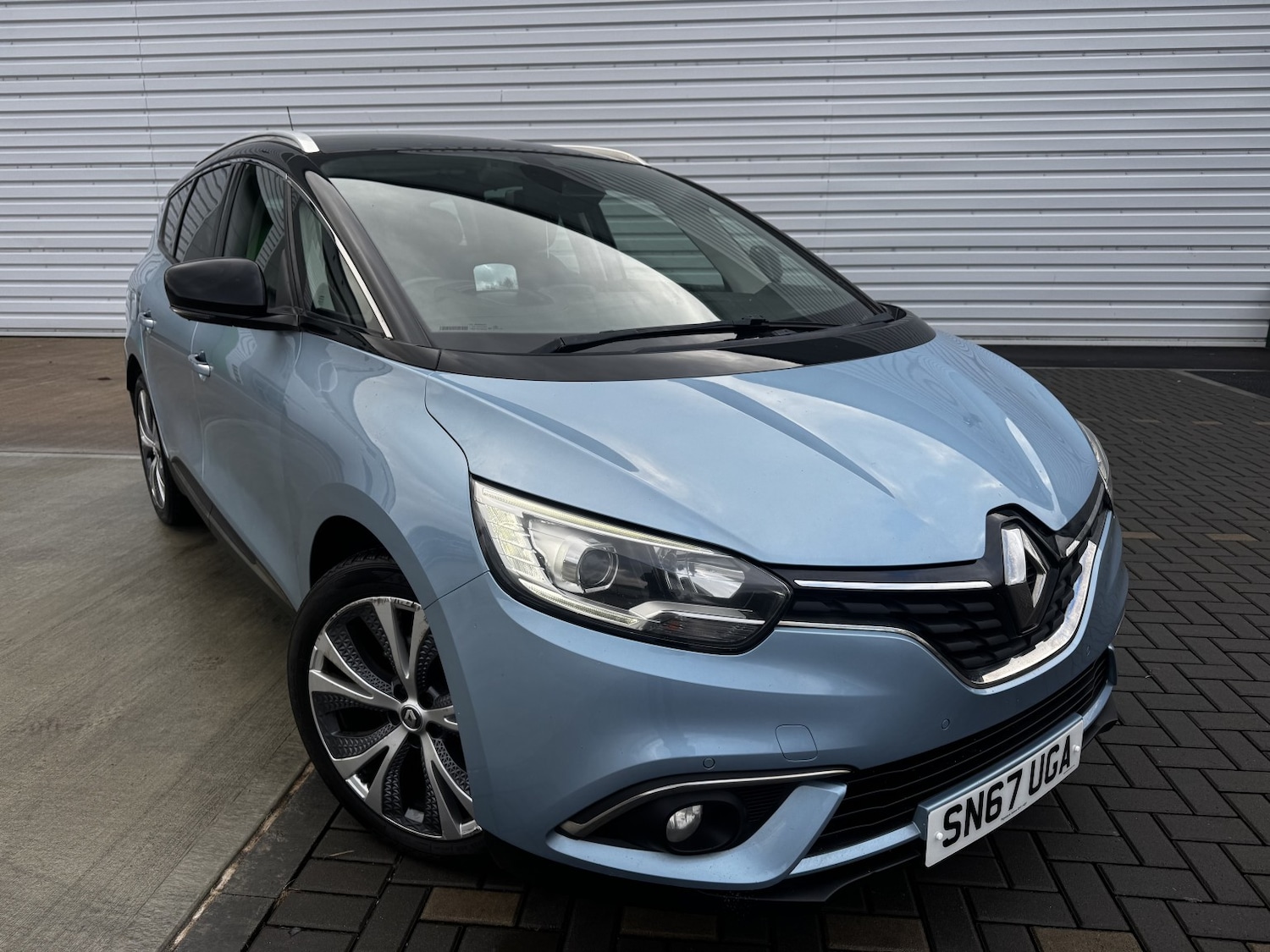 Used Renault Grand Scenic 2017 for sale - 77129483: Photo 2