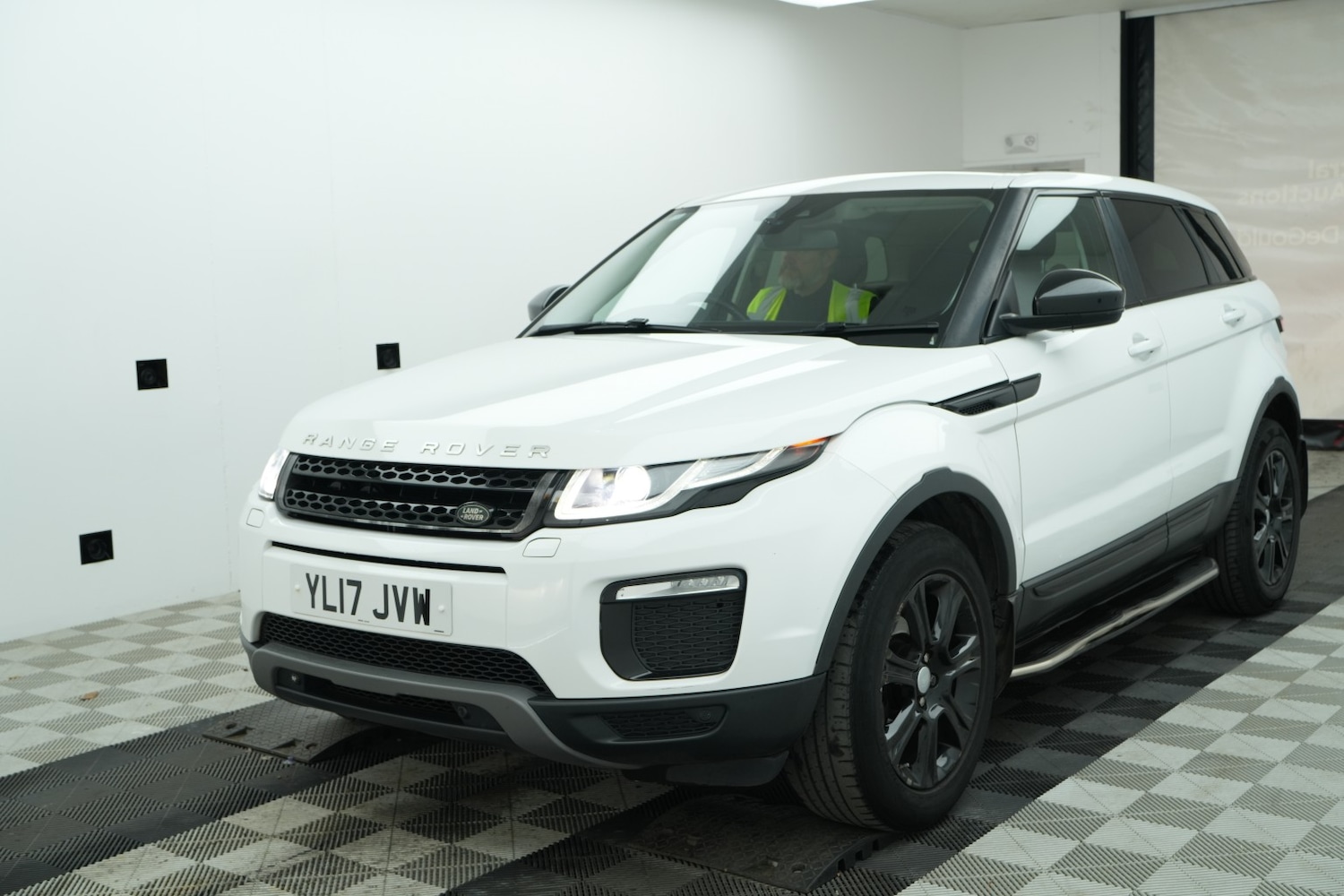 Used Land Rover Range Rover Evoque 2017 for sale - 78031602: Photo 2