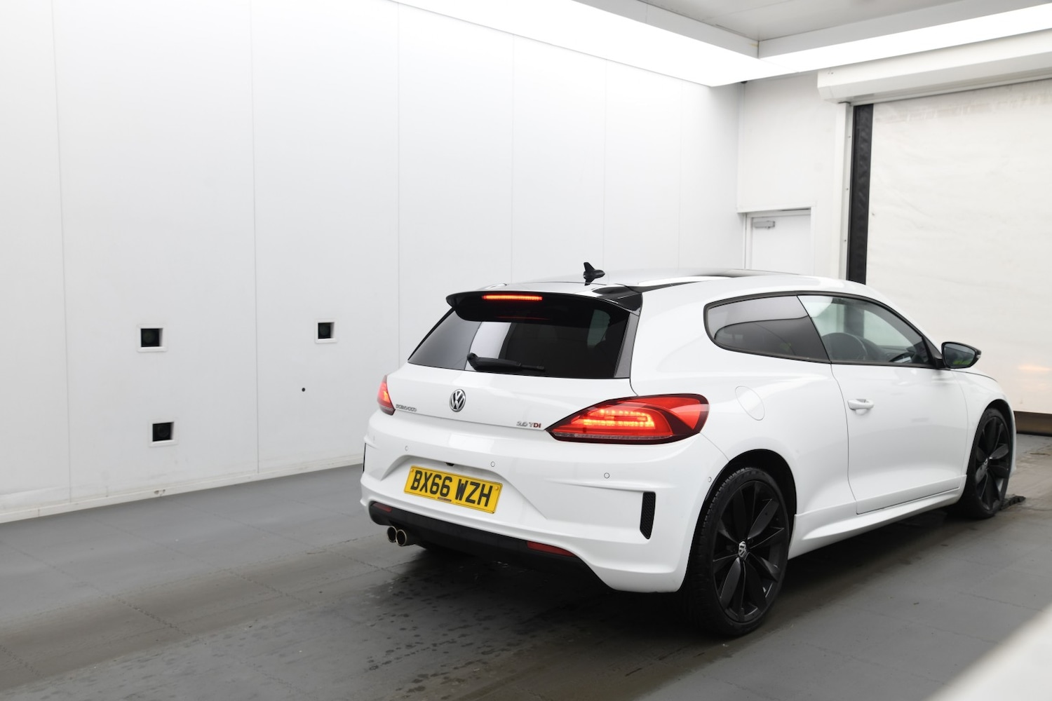 Used Volkswagen Scirocco 2016 for sale - 77548284: Photo 4