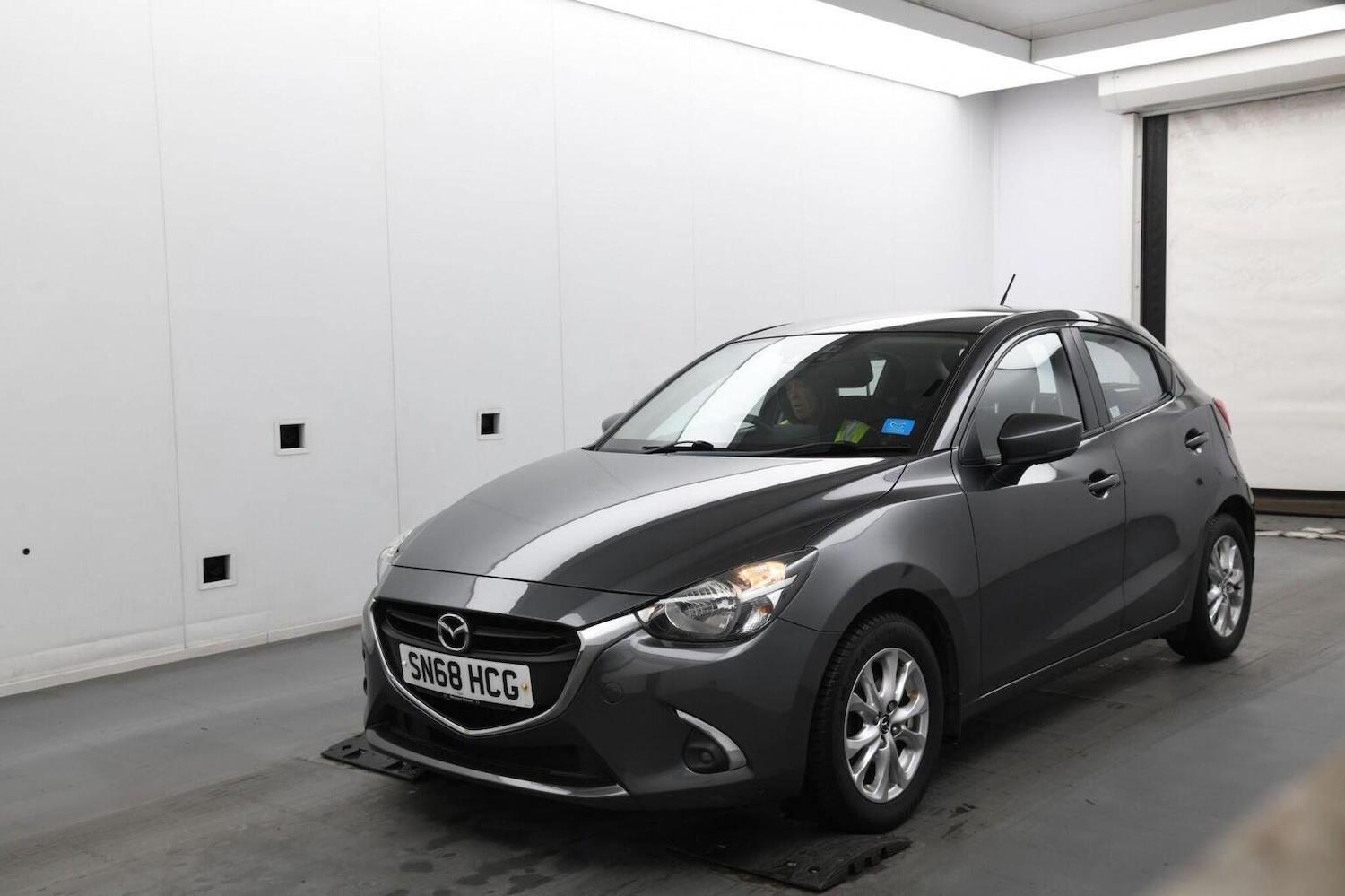 Used Mazda Mazda2 2018 for sale - 76530940: Photo 2
