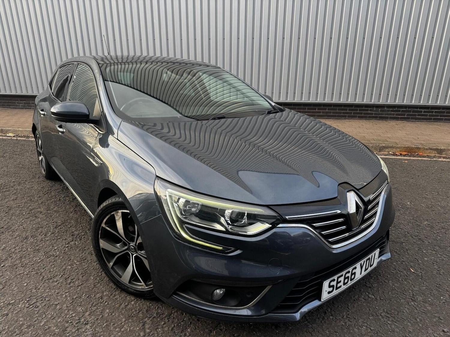 Used Renault Megane 2016 for sale - 76530956: Photo 2