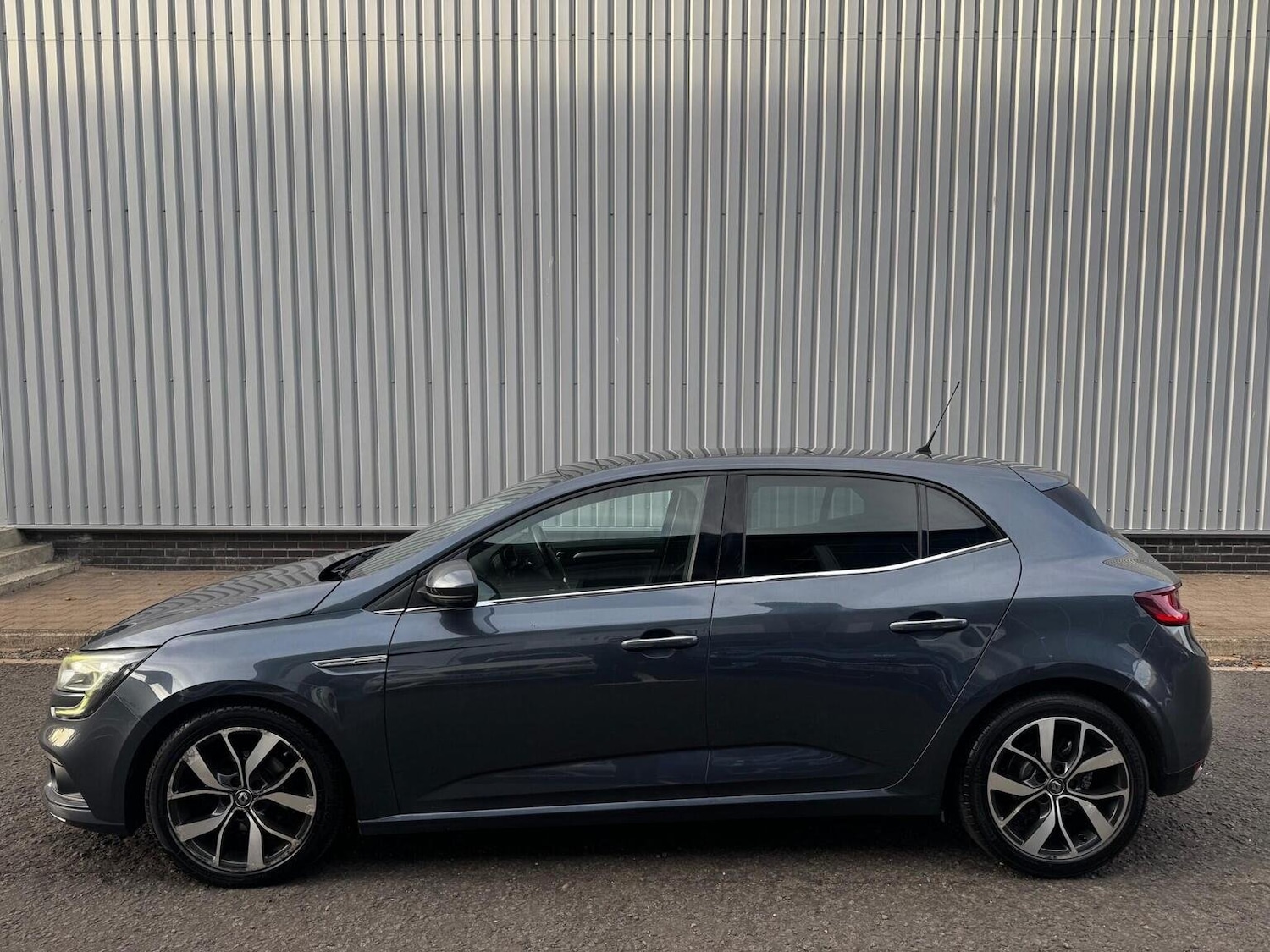 Used Renault Megane 2016 for sale - 76530956: Photo 8