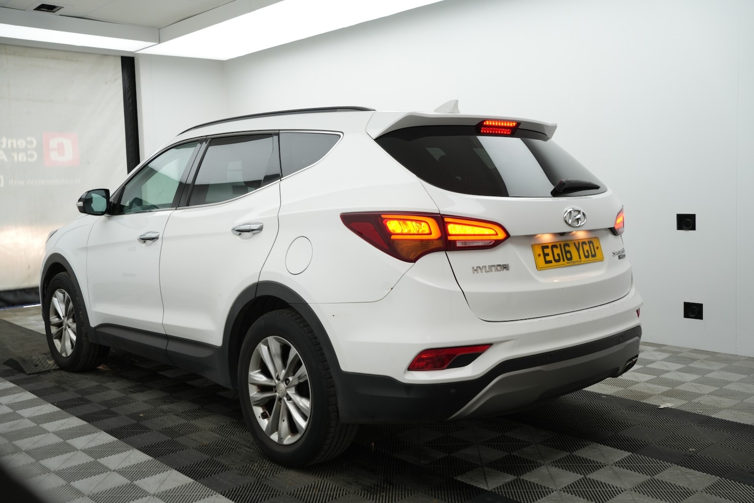 Used Hyundai Santa Fe 2016 for sale - 78031610: Photo 3
