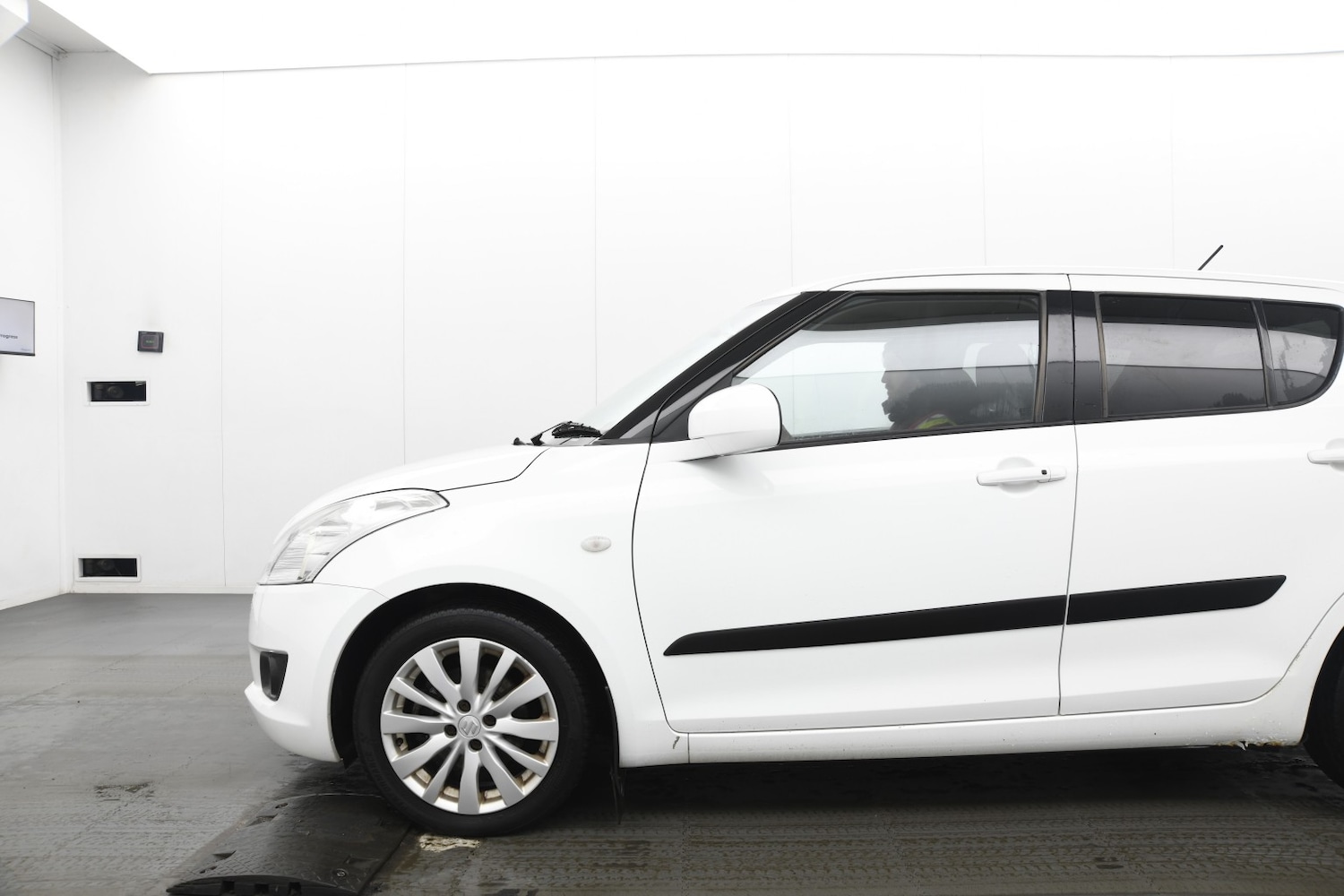 Used Suzuki Swift 2010 for sale - 77781606: Photo 11