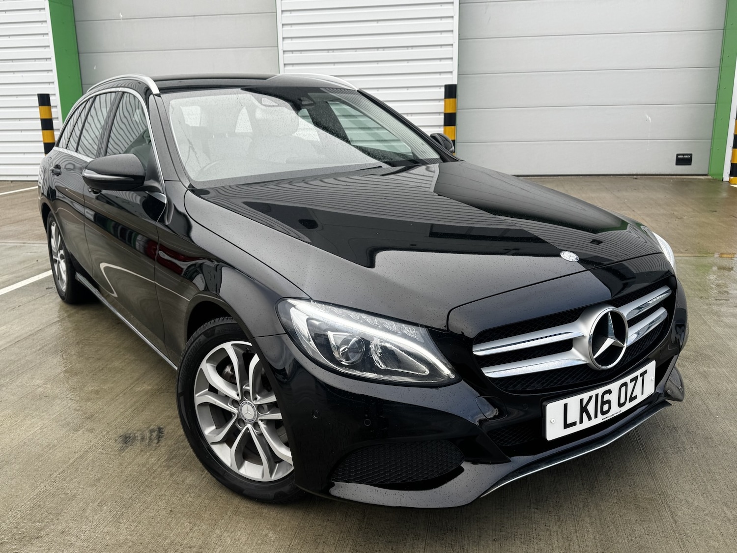 Used Mercedes-Benz C Class 2016 for sale - 77991573: Photo 2