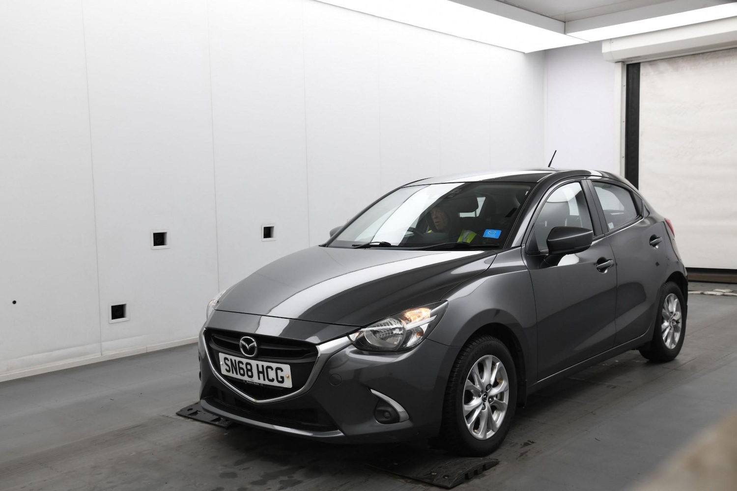 Used Mazda Mazda2 2018 for sale - 76474335: Photo 2