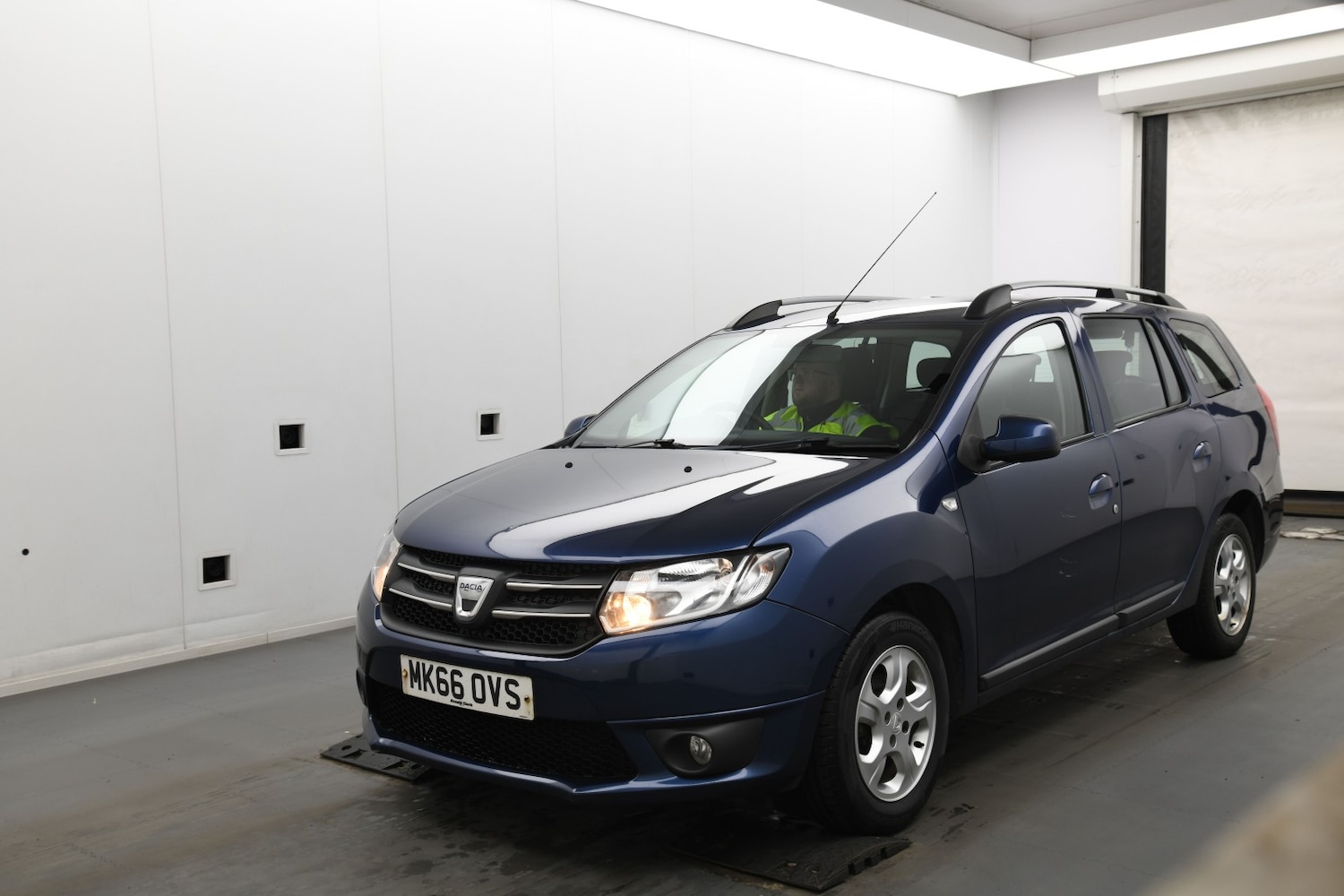 Used Dacia Logan MCV 2016 for sale - 76643425: Photo 2