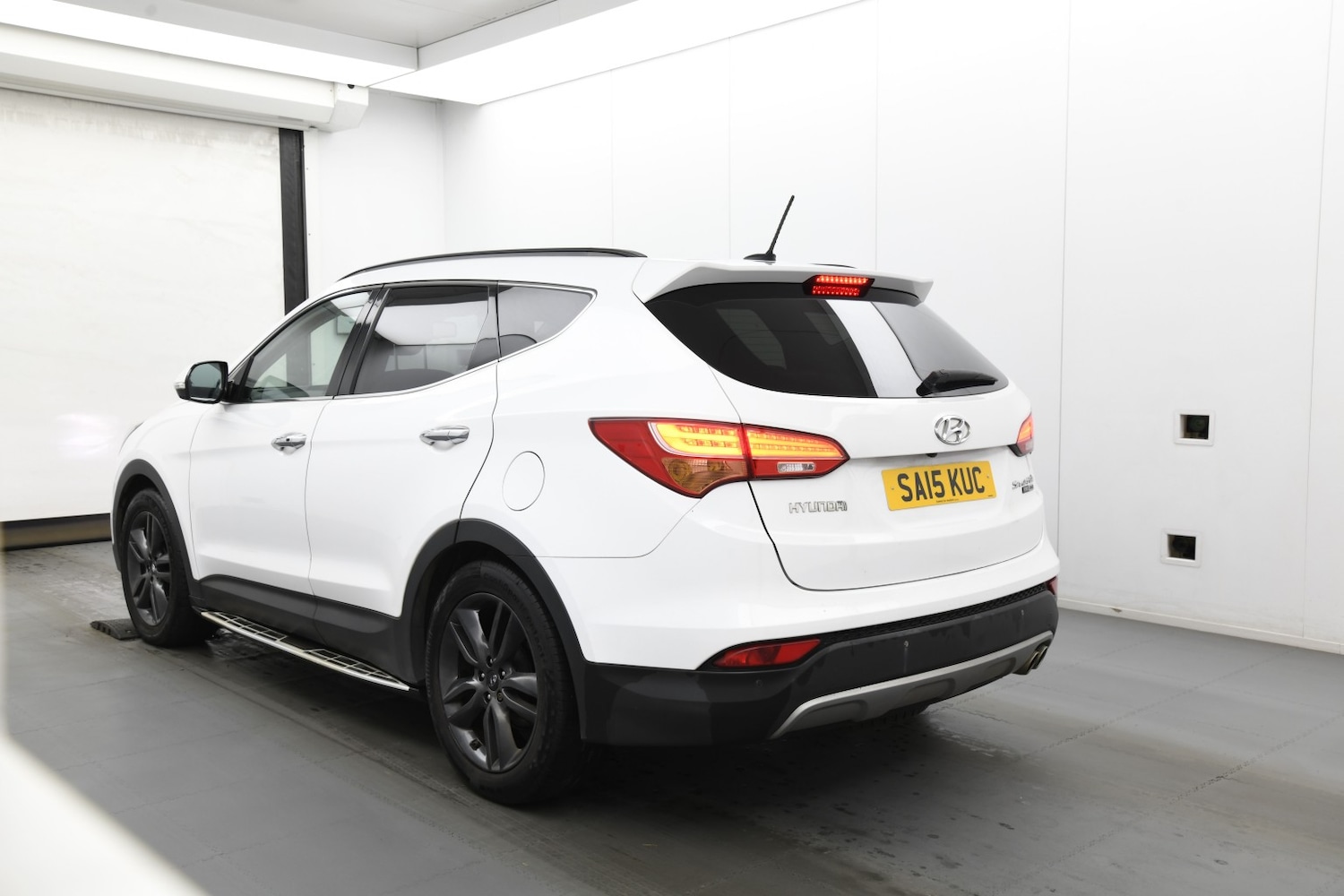 Used Hyundai Santa Fe 2015 for sale - 77251167: Photo 2