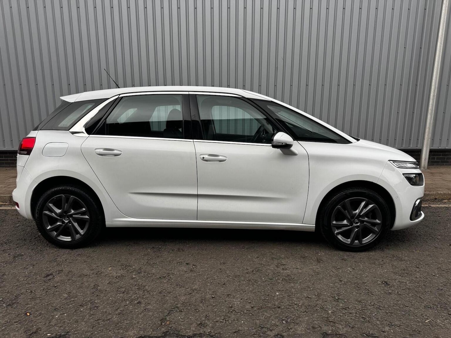 Used Citroen C4 Picasso 2016 for sale - 76571070: Photo 8