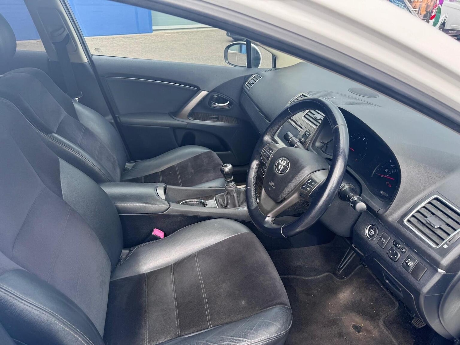 Used Toyota Avensis 2013 for sale - 76530972: Photo 10