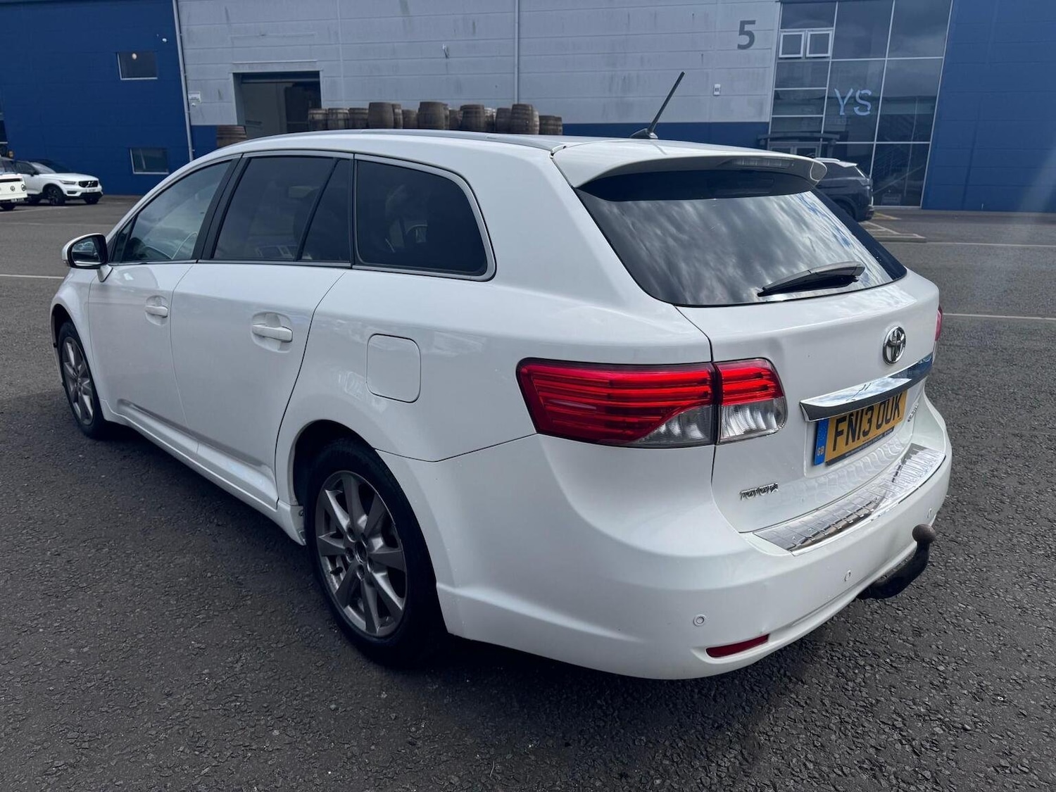 Used Toyota Avensis 2013 for sale - 76530972: Photo 6