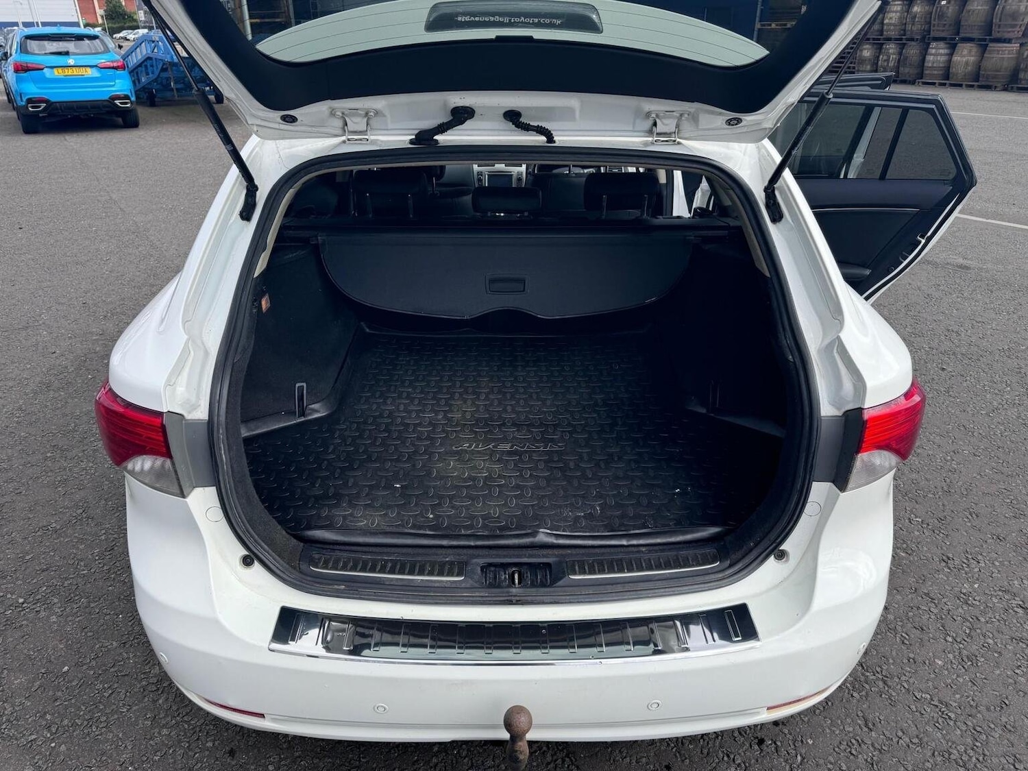 Used Toyota Avensis 2013 for sale - 76530972: Photo 9