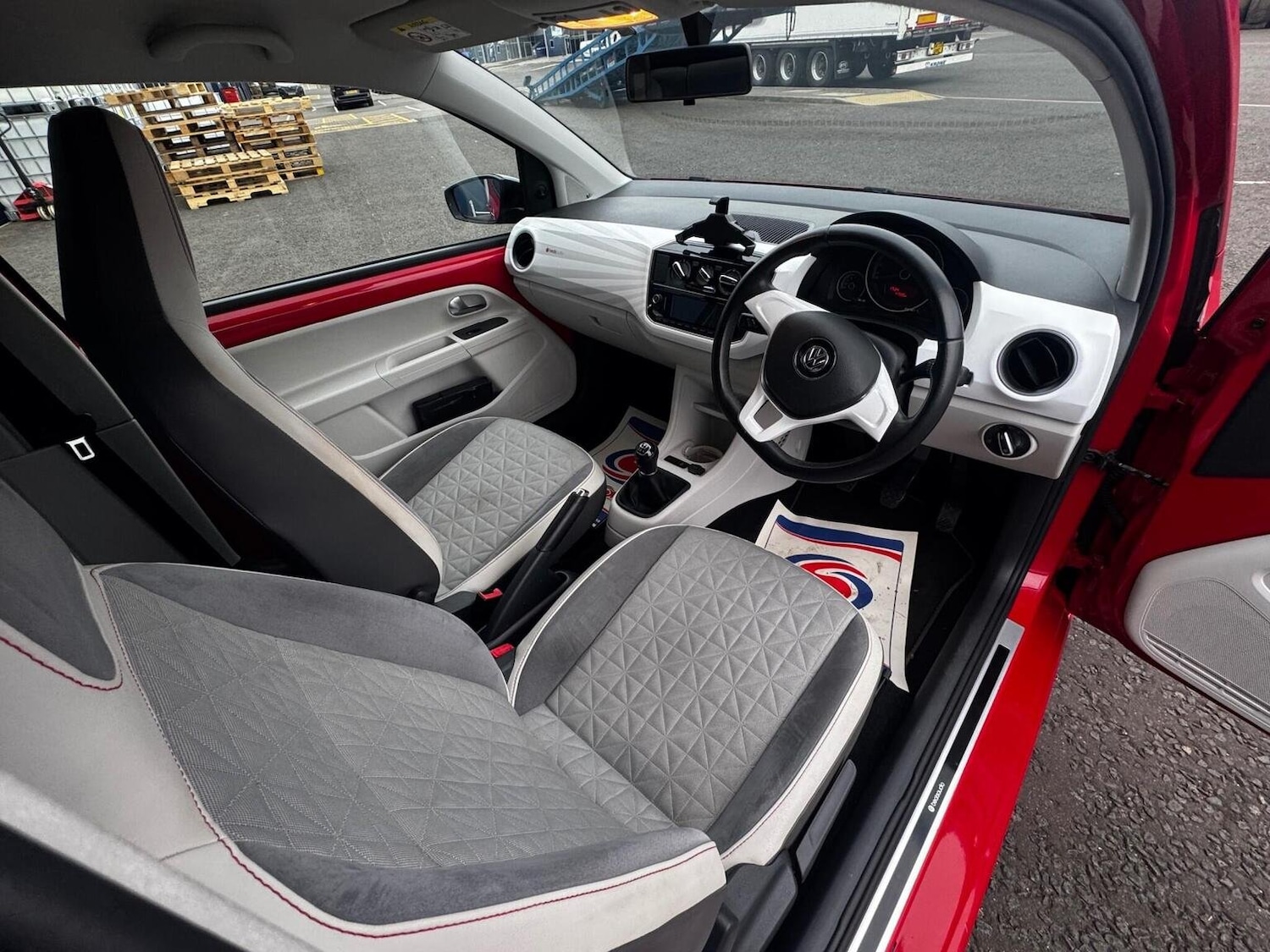 Used Volkswagen up! 2016 for sale - 76530993: Photo 11