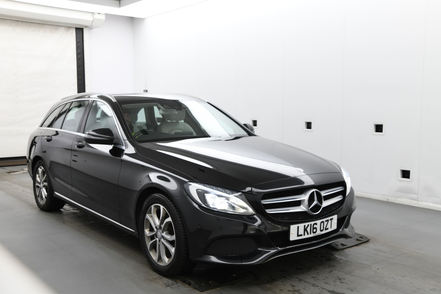 Used Mercedes-Benz C Class 2016 for sale - 77548280: Photo 1