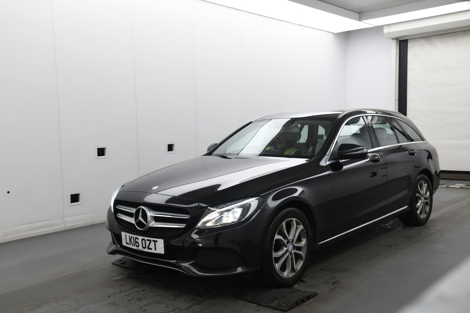 Used Mercedes-Benz C Class 2016 for sale - 77548280: Photo 2
