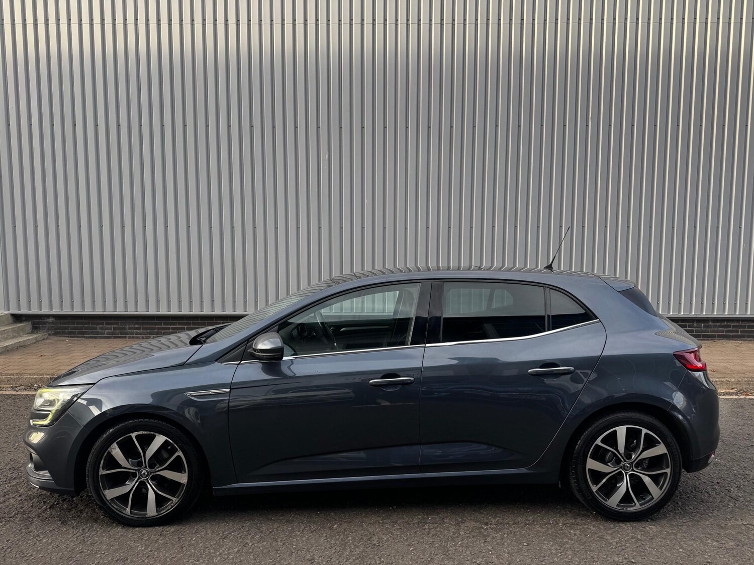 Used Renault Megane 2016 for sale - 76385335: Photo 8