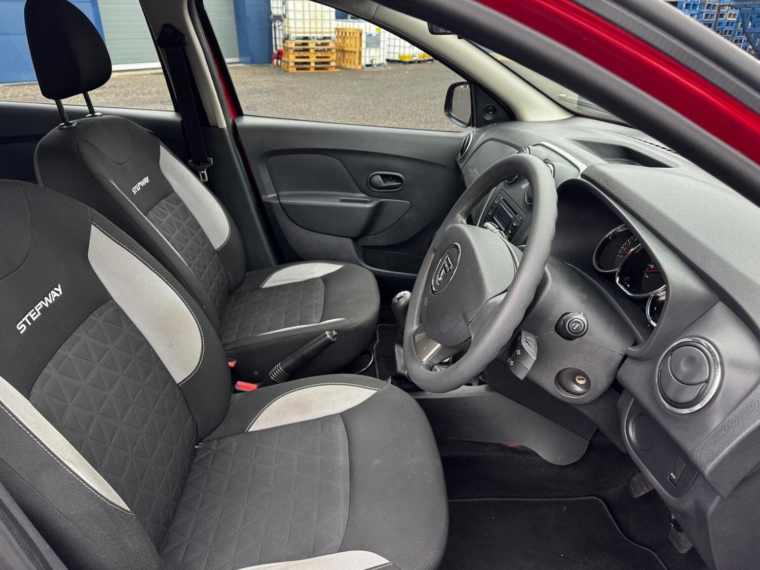 Used Dacia Sandero Stepway 2015 for sale - 76530984: Photo 10