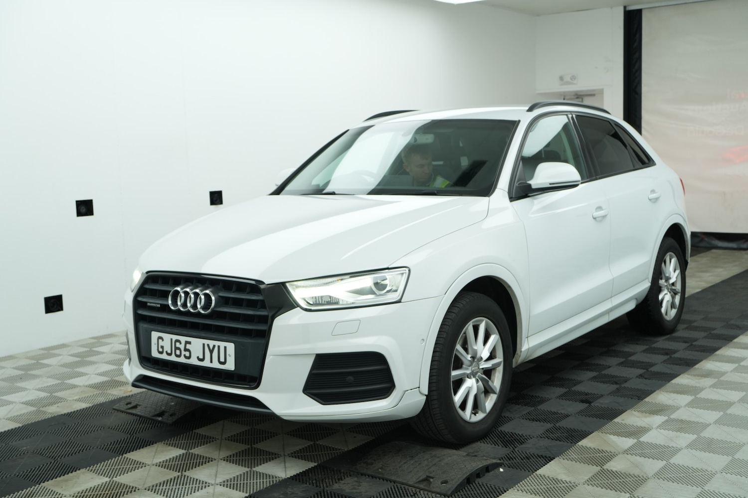 Used Audi Q3 2015 for sale - 78155299: Photo 2
