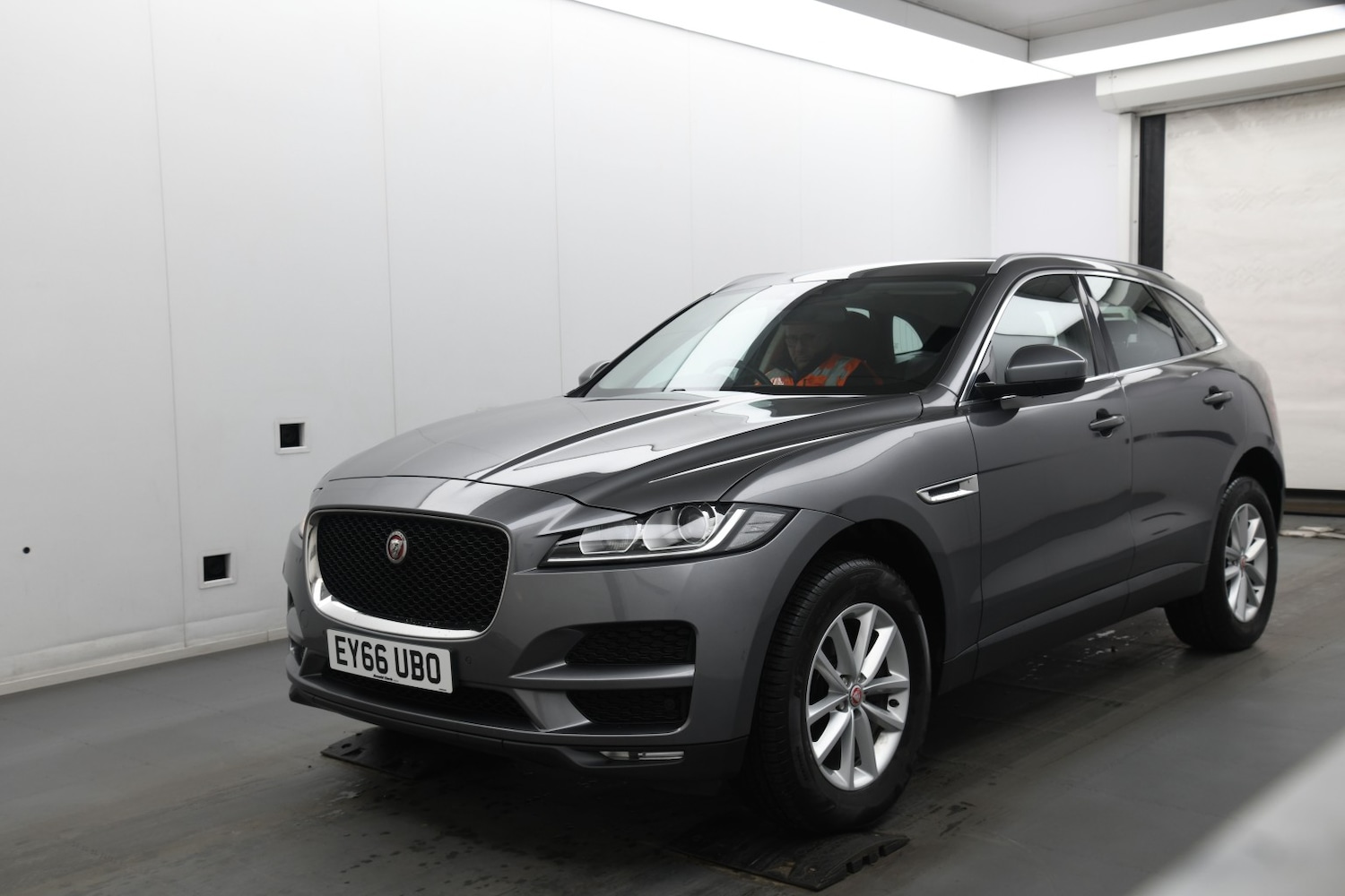 Used Jaguar F-Pace 2017 for sale - 77572773: Photo 2