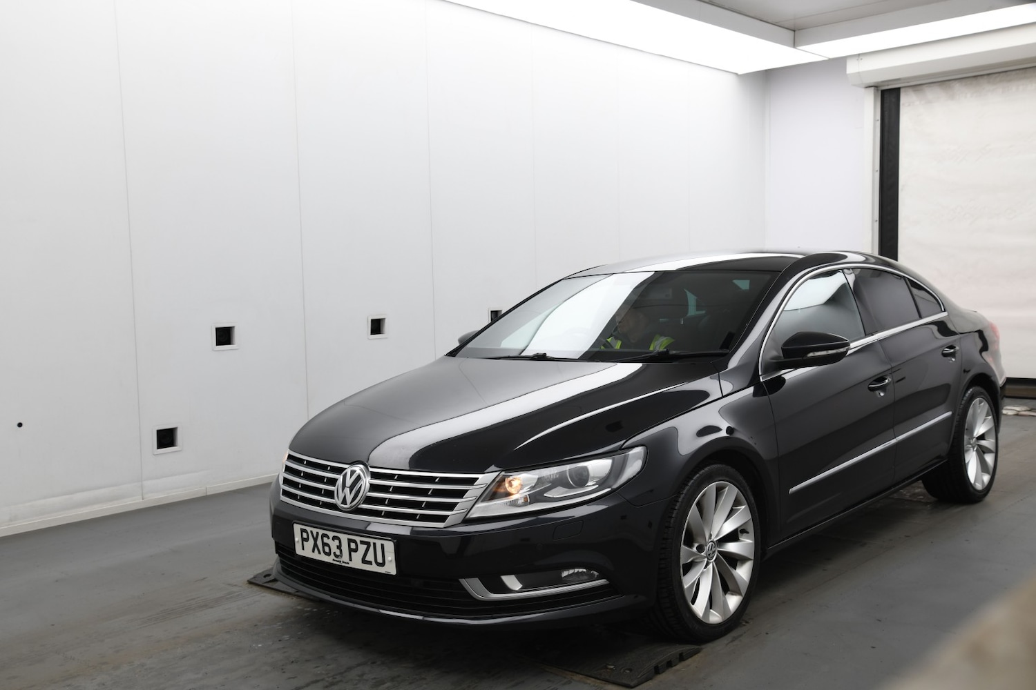 Used Volkswagen CC 2013 for sale - 76799209: Photo 2
