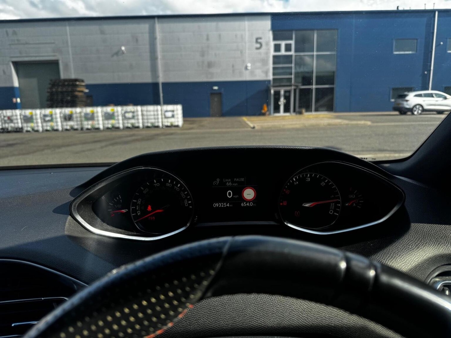 Used Peugeot 308 2016 for sale - 76530947: Photo 15