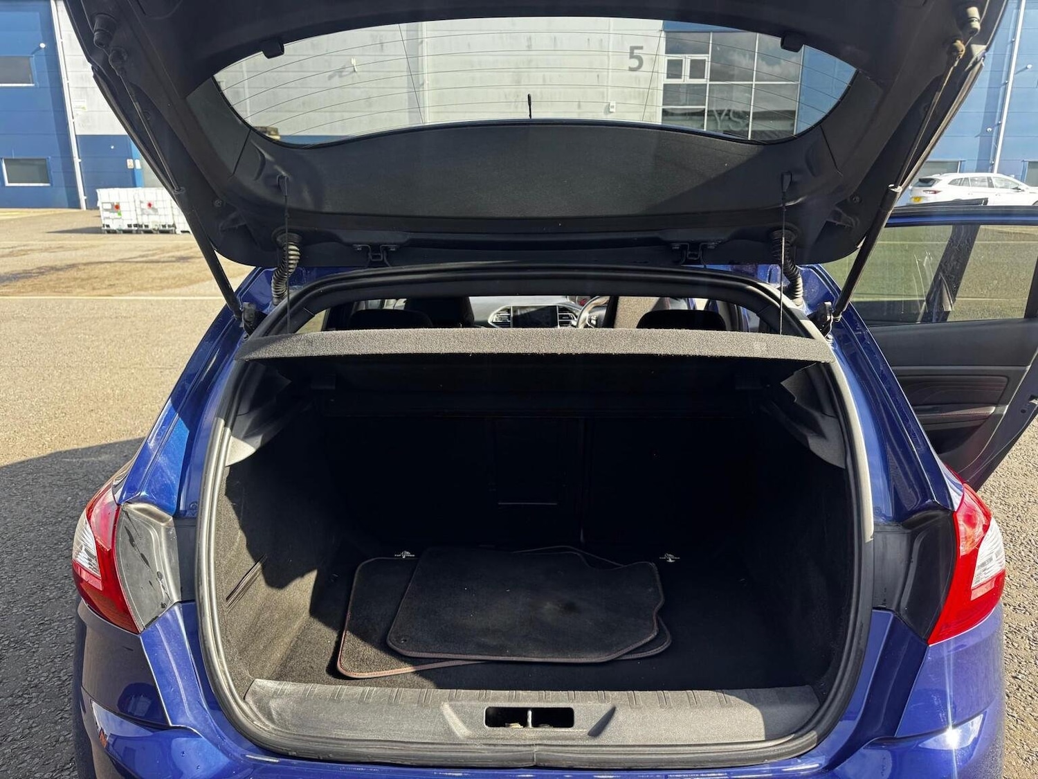 Used Peugeot 308 2016 for sale - 76530947: Photo 16