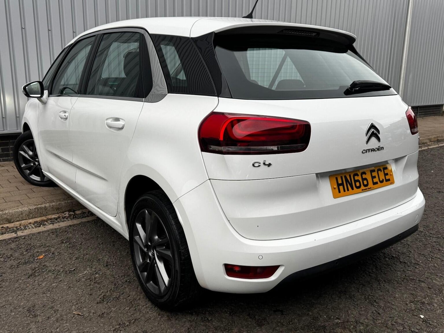 Used Citroen C4 Picasso 2016 for sale - 76530948: Photo 7