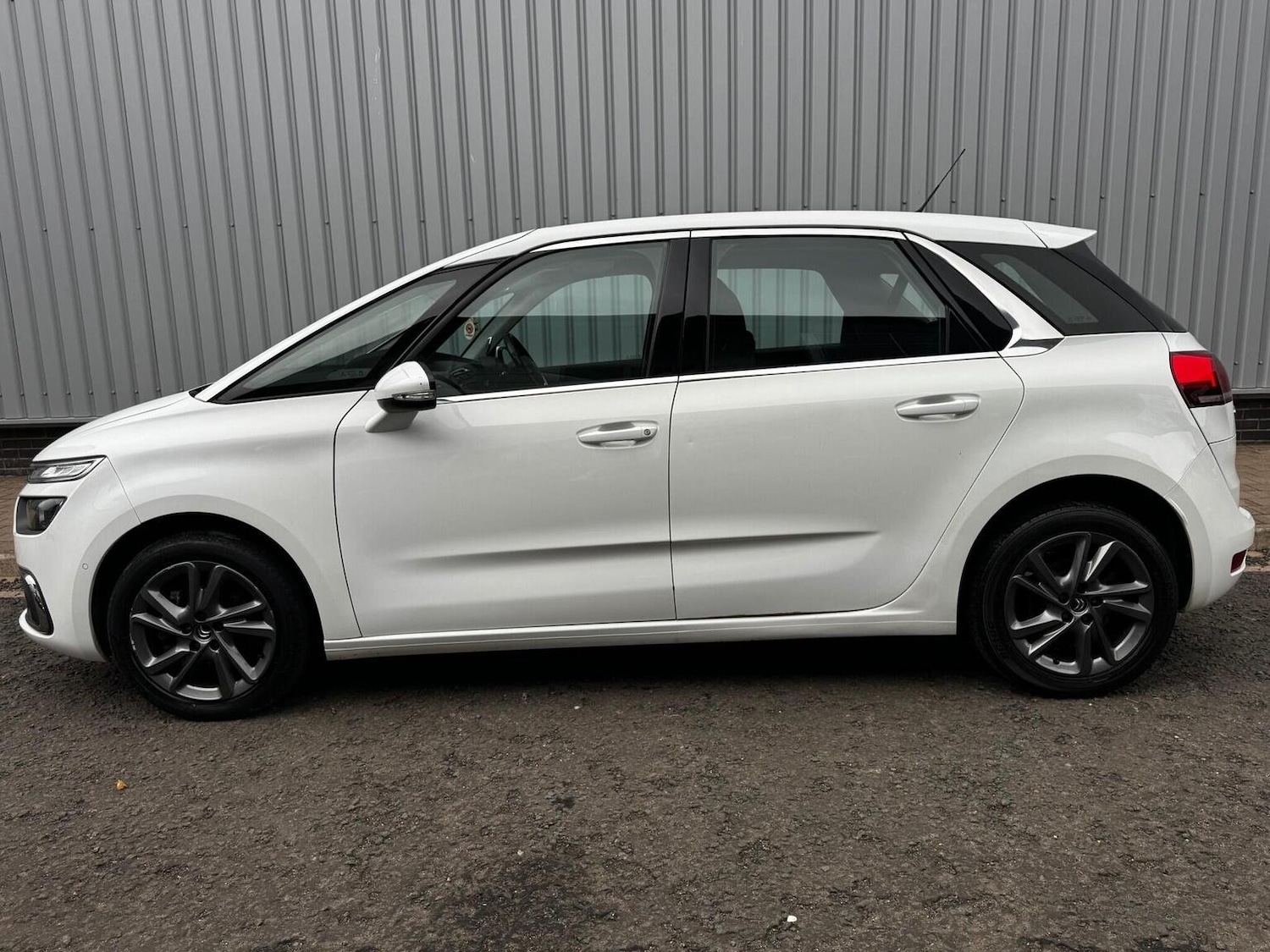 Used Citroen C4 Picasso 2016 for sale - 76530948: Photo 9