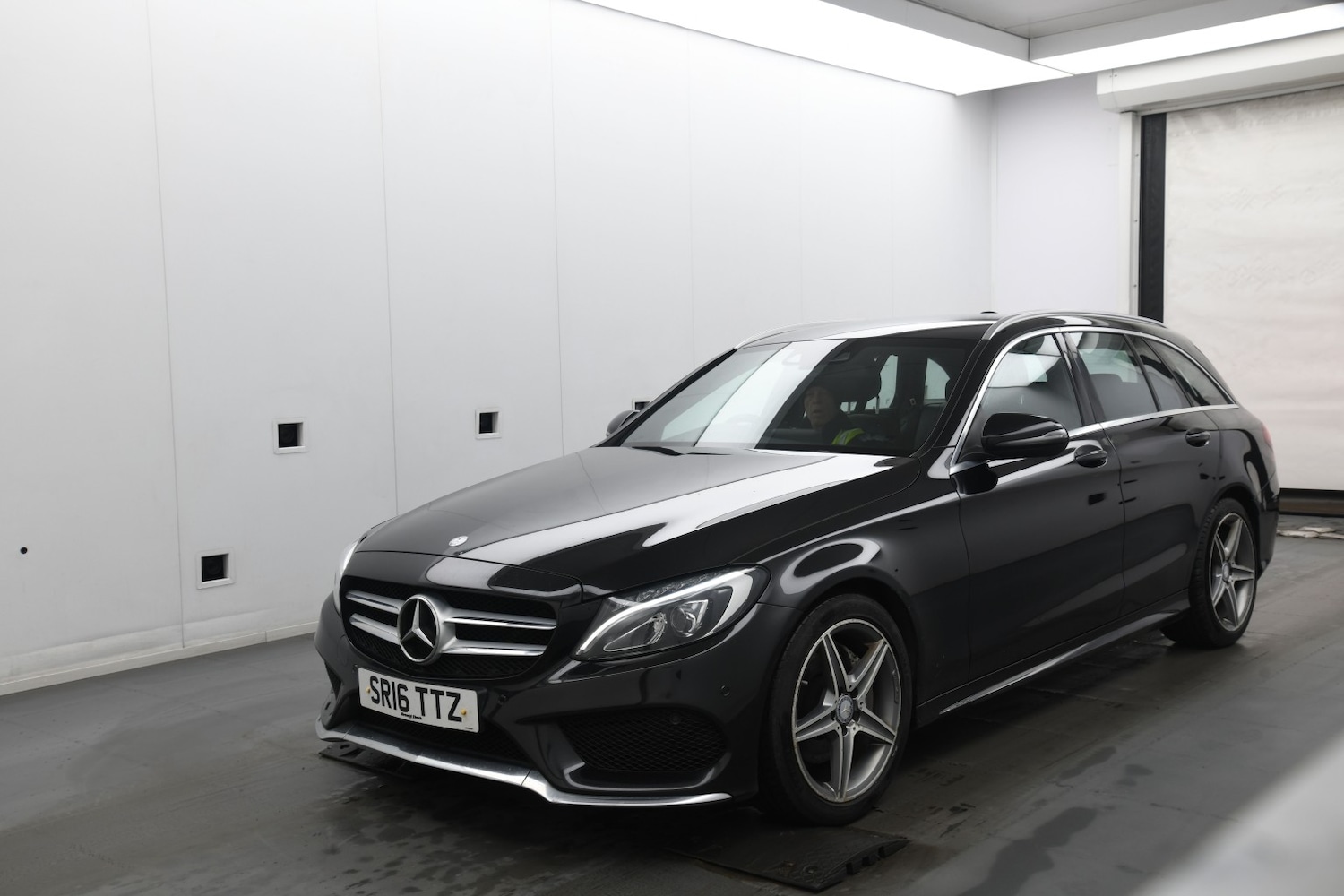 Used Mercedes-Benz C Class 2016 for sale - 77668647: Photo 2