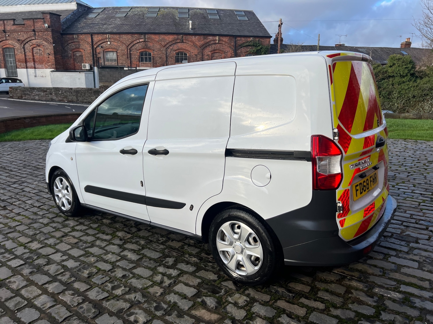 Used Ford Transit Courier 2019 for sale - 76736517: Photo 4