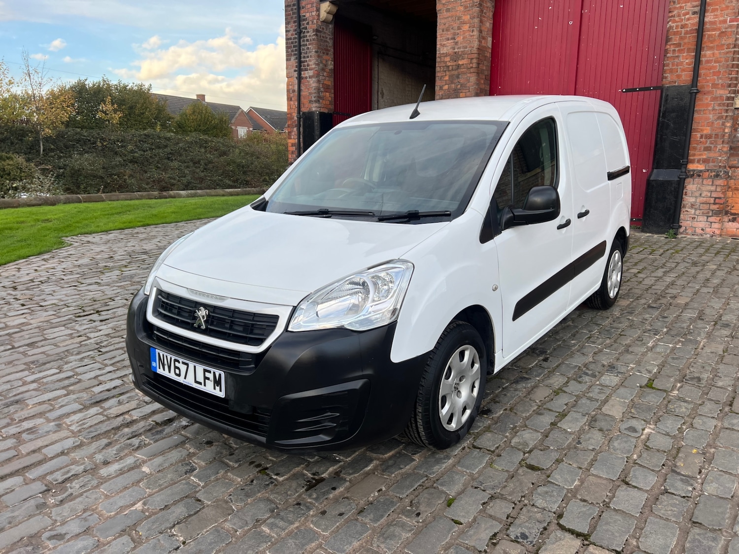 Used Peugeot Partner 2018 for sale - 76355930: Photo 1