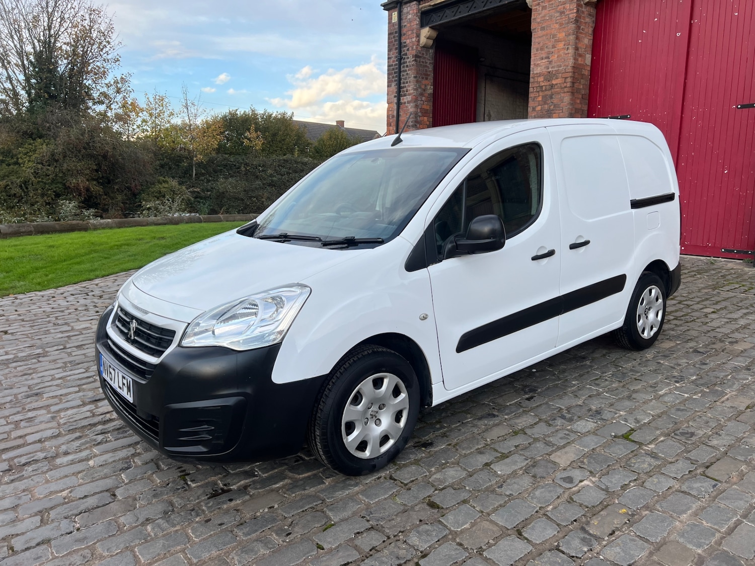 Used Peugeot Partner 2018 for sale - 76355930: Photo 2