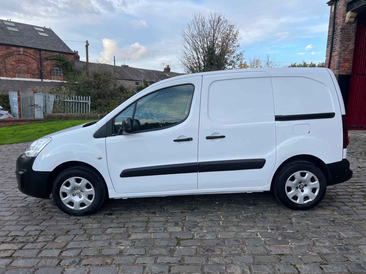 Used Peugeot Partner 2018 for sale - 76355930: Photo 3