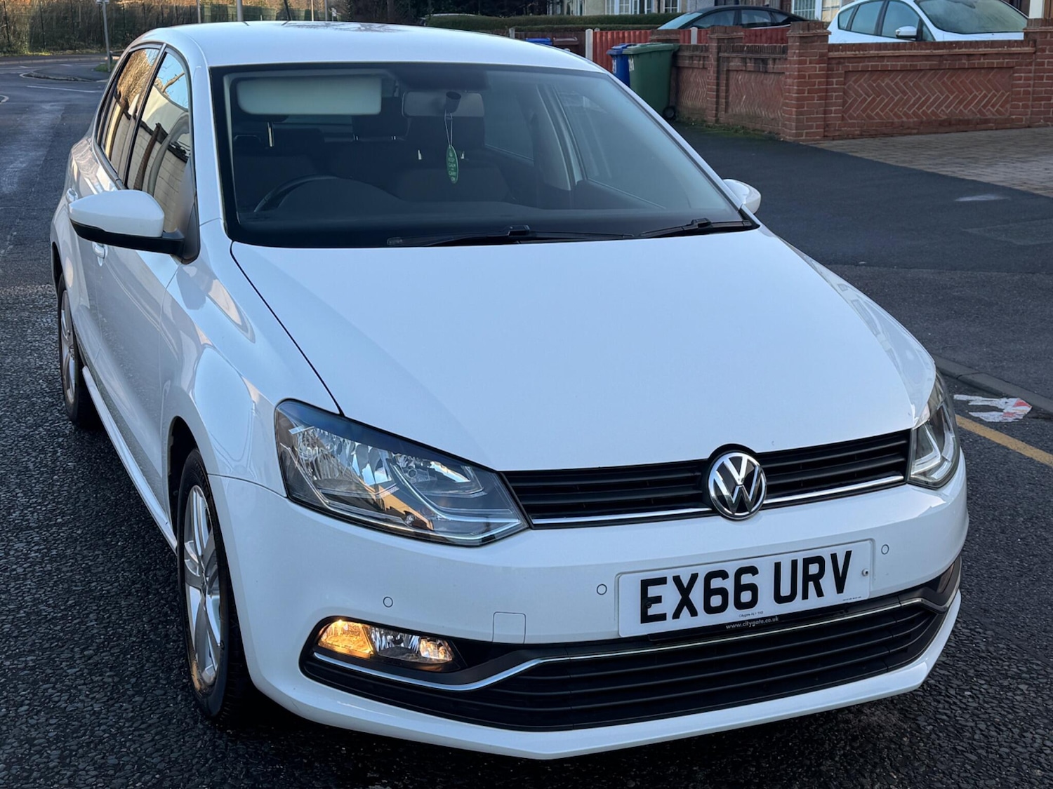 Used Volkswagen Polo 2016 for sale - 76899057: Photo 2