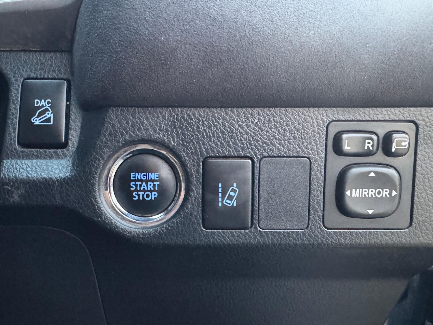 Used Toyota RAV4 2016 for sale - 77203329: Photo 40