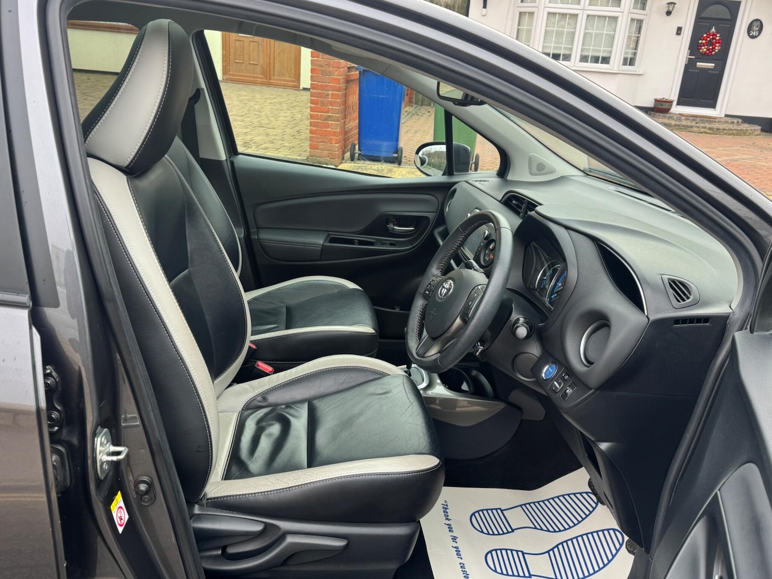 Used Toyota Yaris 2015 for sale - 76965080: Photo 11