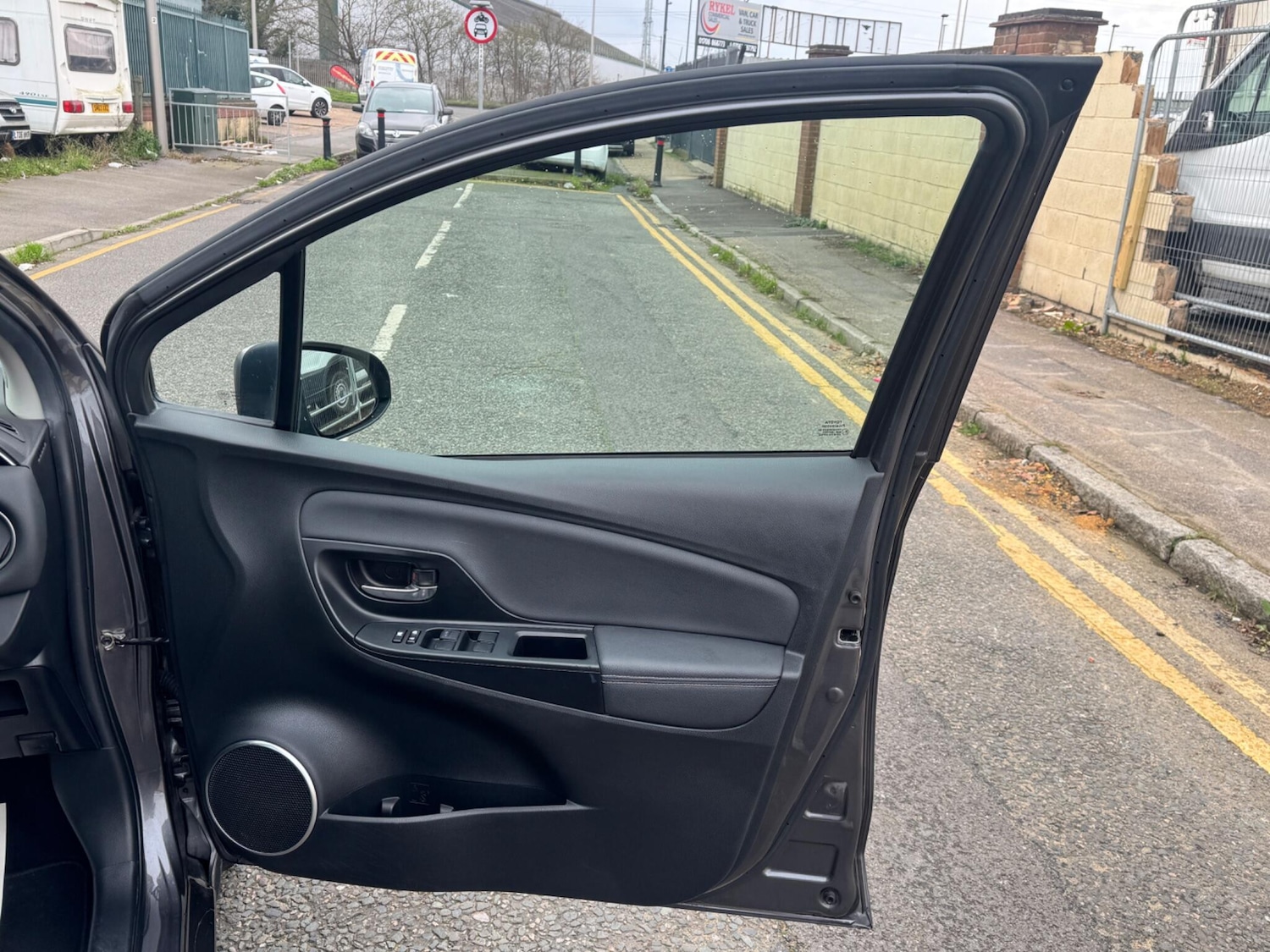 Used Toyota Yaris 2015 for sale - 76965080: Photo 13