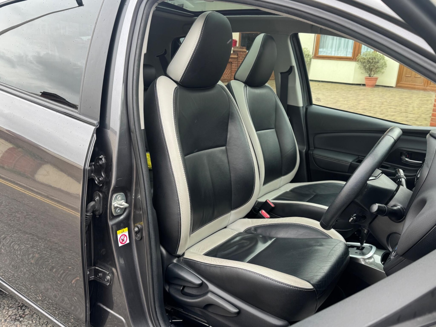 Used Toyota Yaris 2015 for sale - 76965080: Photo 14