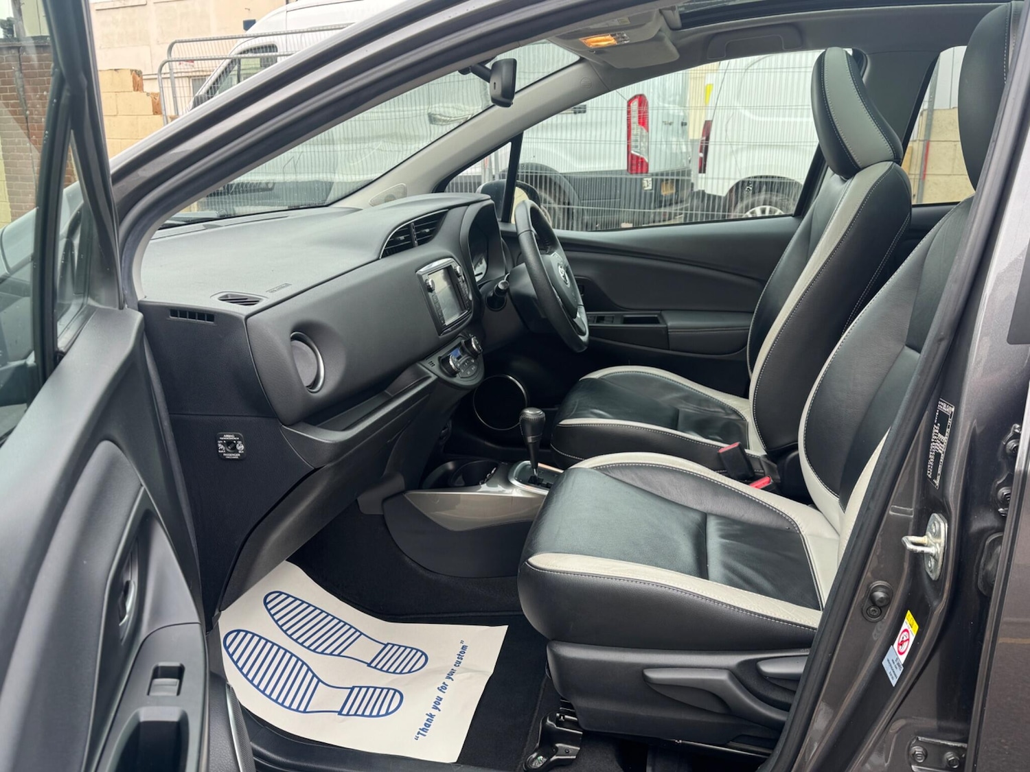 Used Toyota Yaris 2015 for sale - 76965080: Photo 16