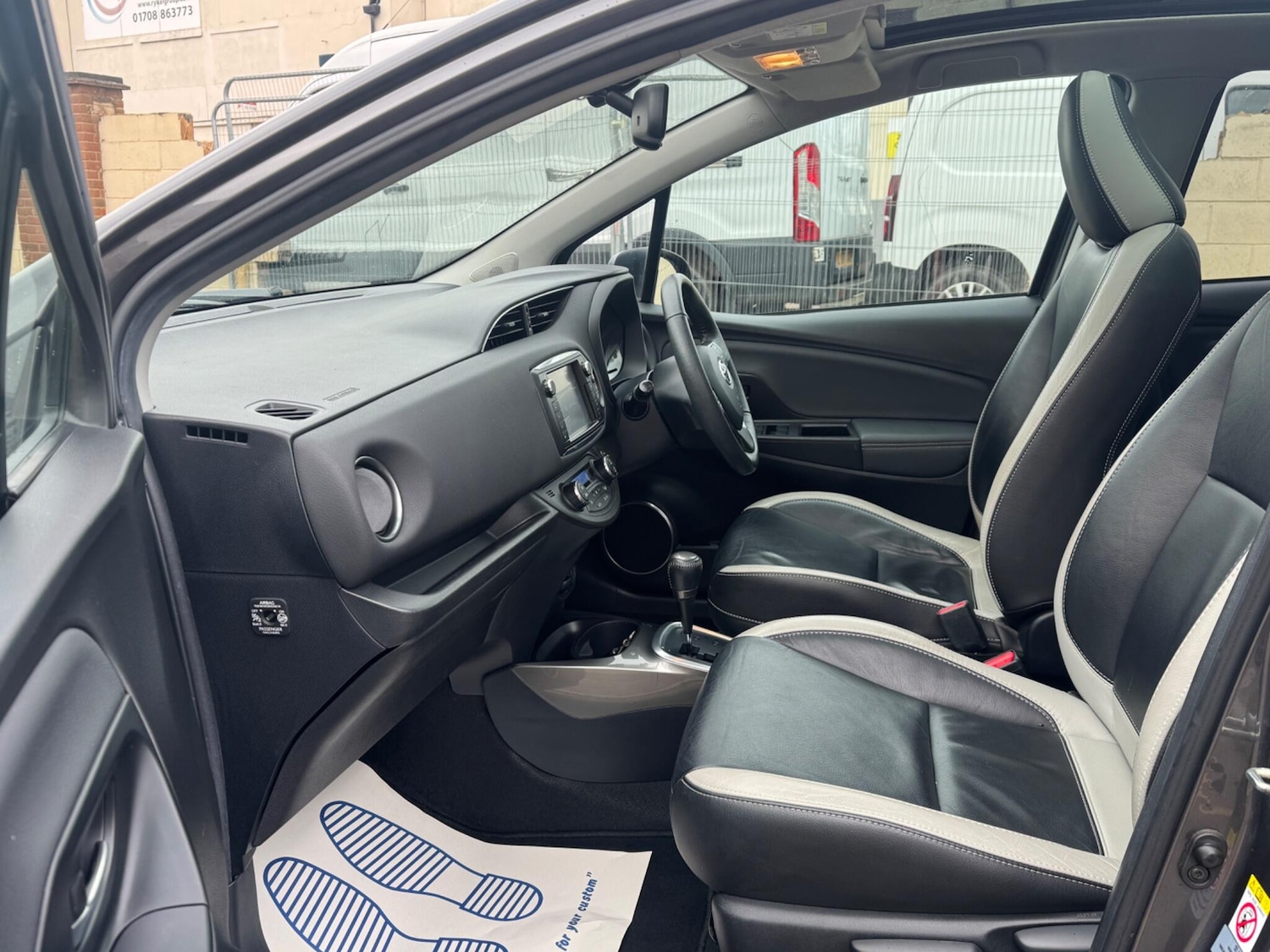 Used Toyota Yaris 2015 for sale - 76965080: Photo 17