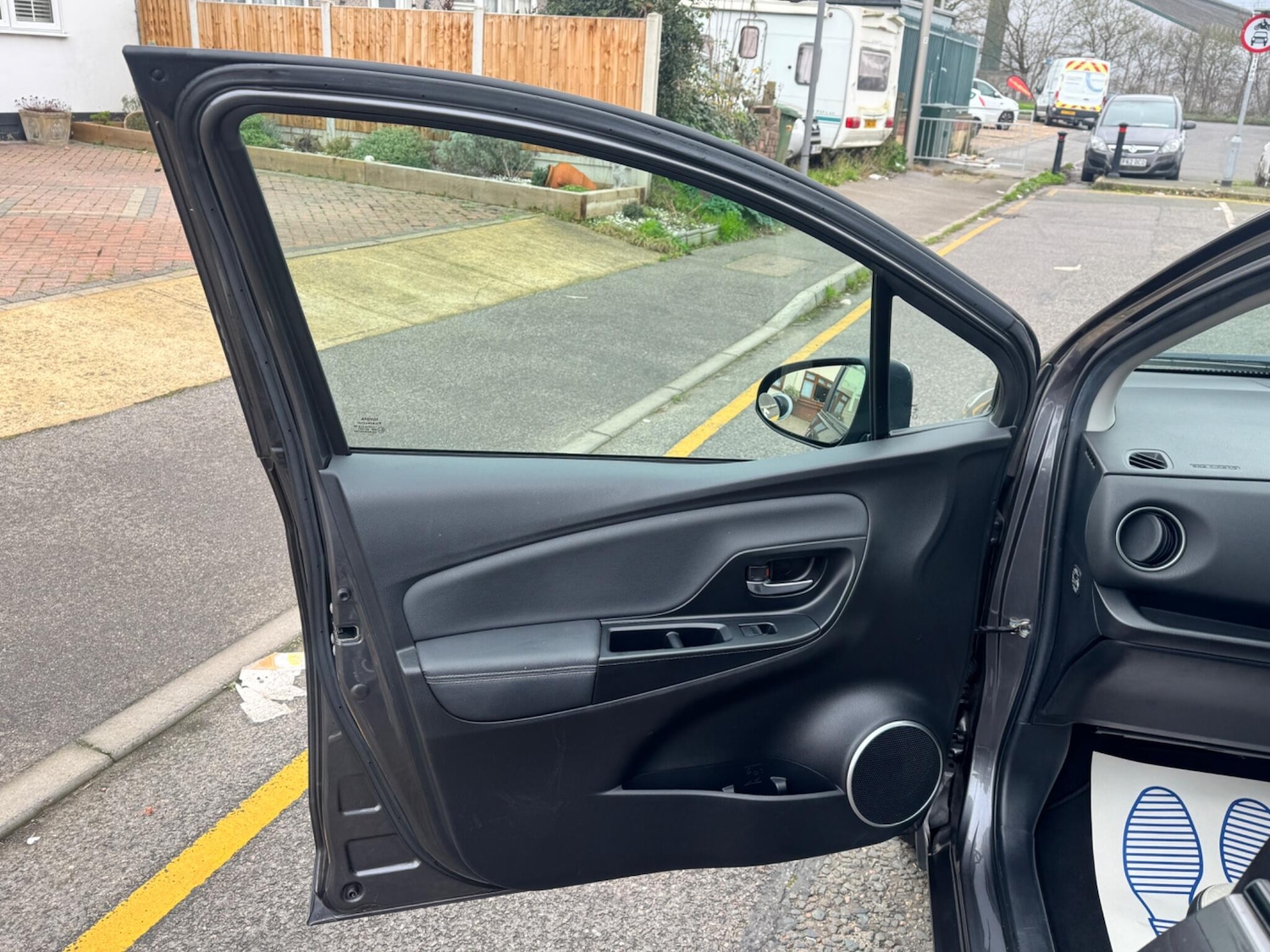 Used Toyota Yaris 2015 for sale - 76965080: Photo 18