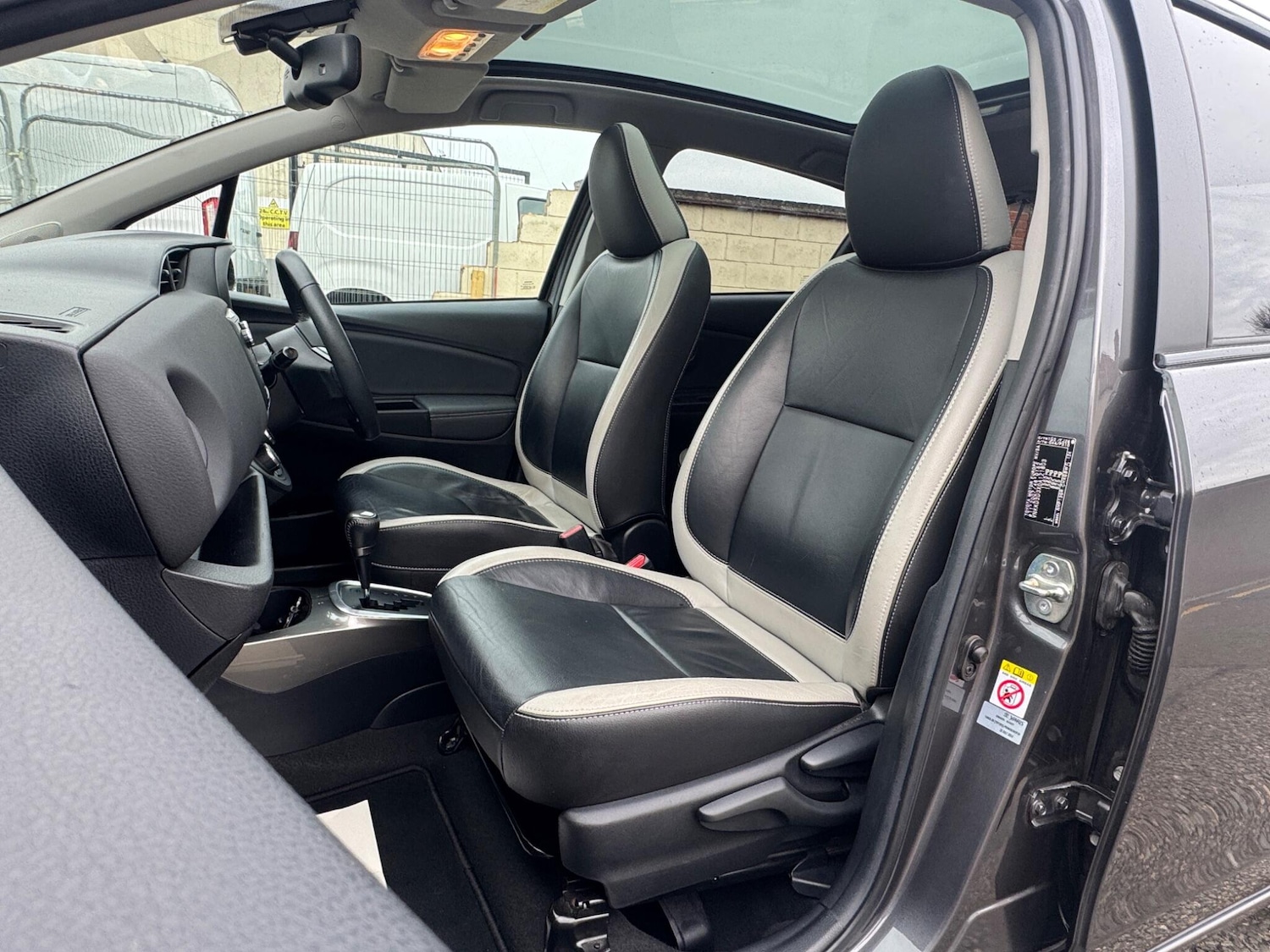 Used Toyota Yaris 2015 for sale - 76965080: Photo 19