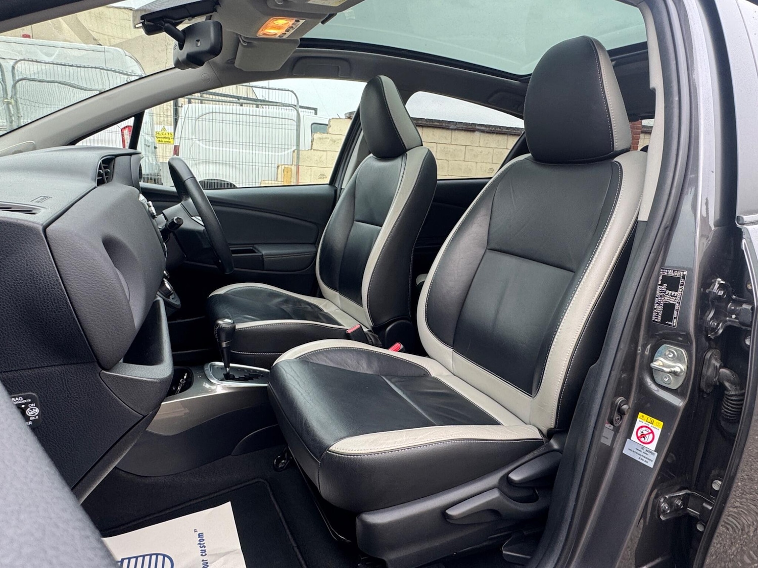 Used Toyota Yaris 2015 for sale - 76965080: Photo 20