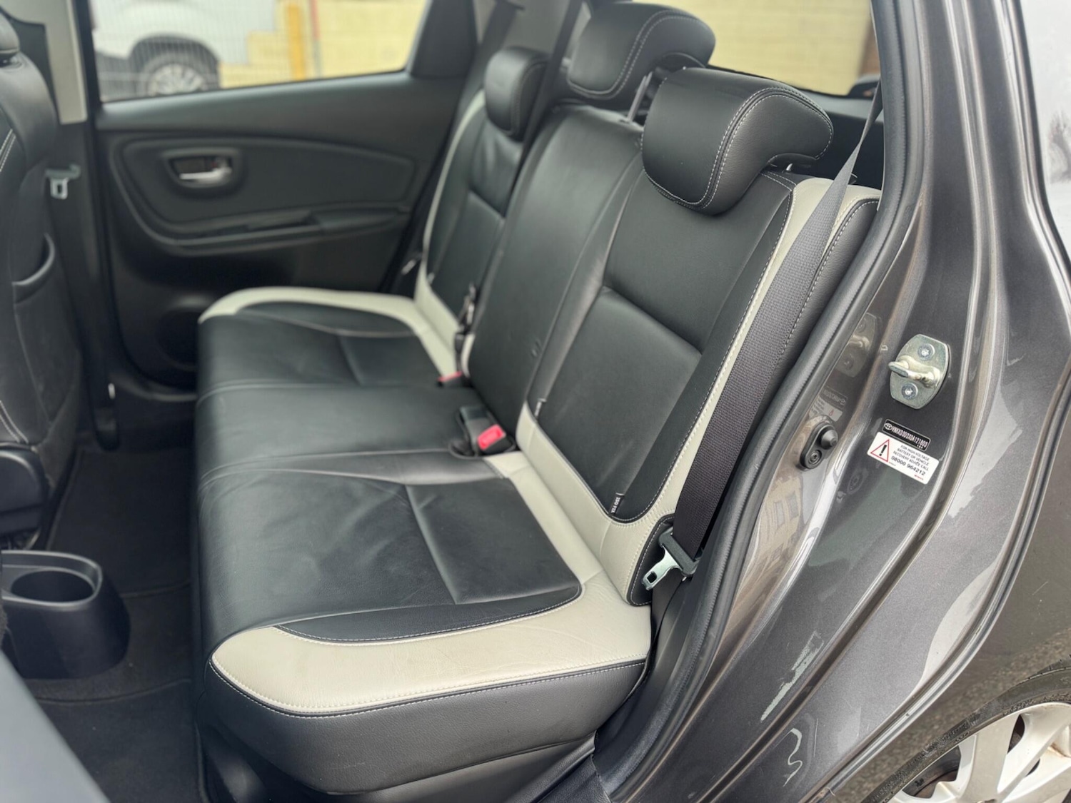 Used Toyota Yaris 2015 for sale - 76965080: Photo 24