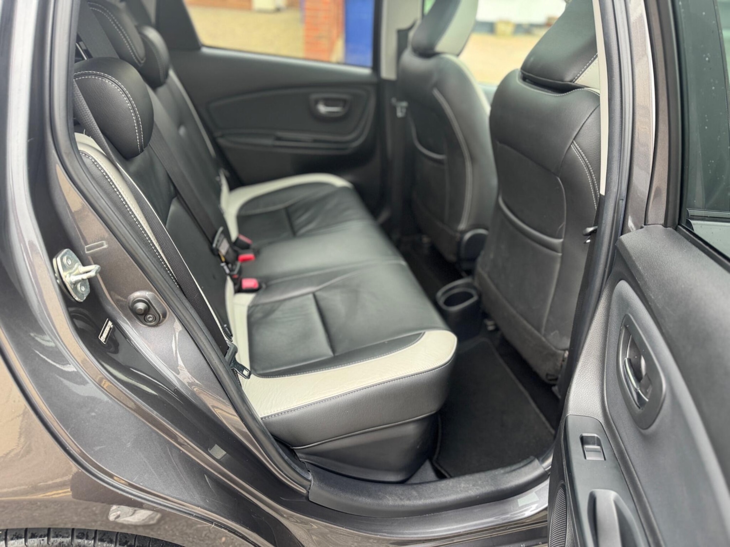 Used Toyota Yaris 2015 for sale - 76965080: Photo 26