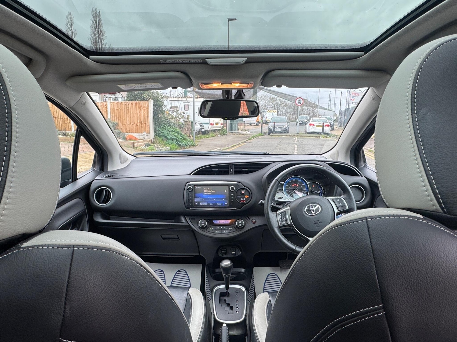 Used Toyota Yaris 2015 for sale - 76965080: Photo 31