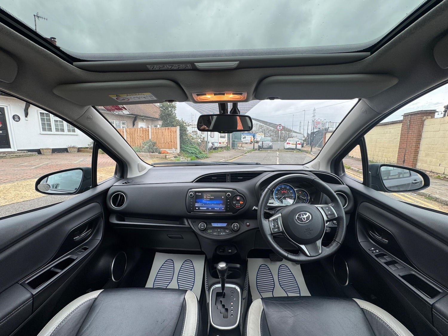 Used Toyota Yaris 2015 for sale - 76965080: Photo 32