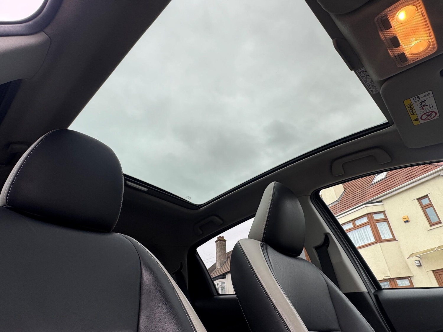 Used Toyota Yaris 2015 for sale - 76965080: Photo 36