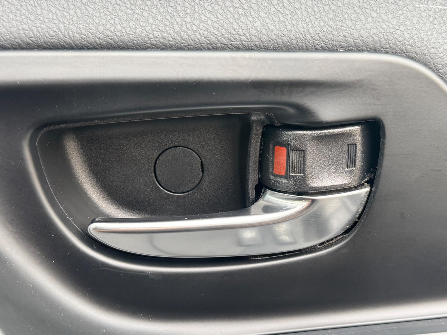 Used Toyota Yaris 2015 for sale - 76965080: Photo 38