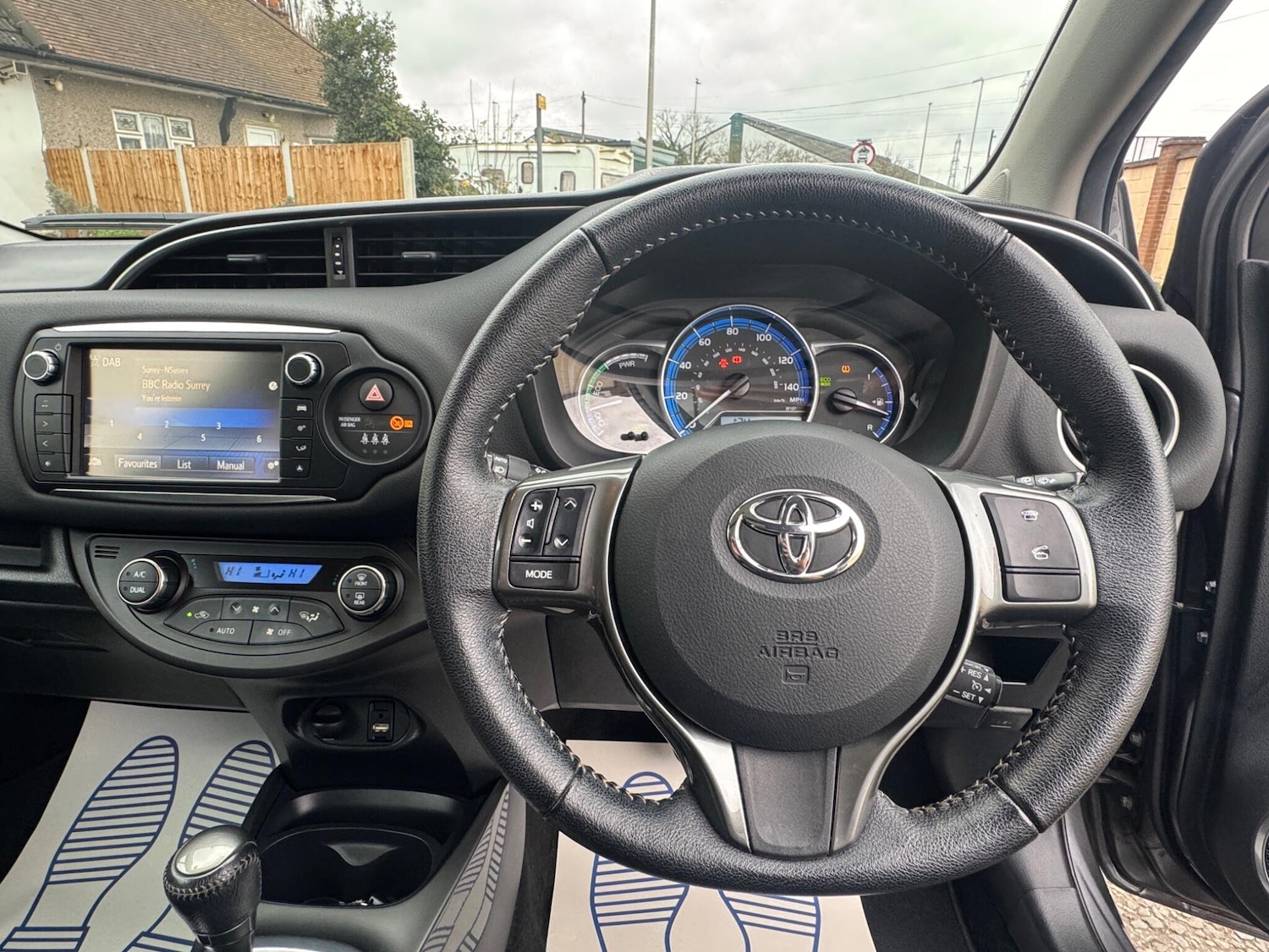 Used Toyota Yaris 2015 for sale - 76965080: Photo 39